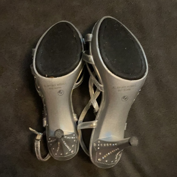 Lasonia, 3 1/2” silver sparkle heels, decorated with gems ✨✨✨size 6 1/2 - Picture 12 of 13